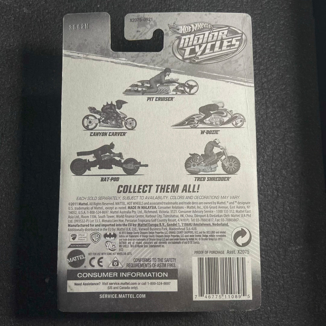 Hot Wheels Bat Pod Motorbike with Figure Batman Motor 2013 Motorcycles Collection Series Bat Pod with Bat Man Removeable Diecast Hot Wheels Batman Motorbike Batpod Diecast Hotwheels Bat Man Collections batmobile