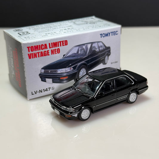 Tomica Limited Vintage Neo 1/64 LV-N147b Toyota Corolla Black GT205 (90)