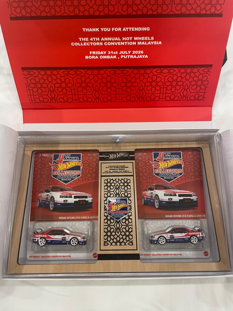 Hot Wheels 4th Annual Collectors Convention Malaysia 2026 Nissan Skyline GT-R V-Spec II (BNR34) Dinner Set