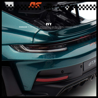 [IVY] 1:18 Porsche 911 992 GT3 RS - PTS Porsche Racing Green / Orange Livery + Black Wheels WIth Luggage